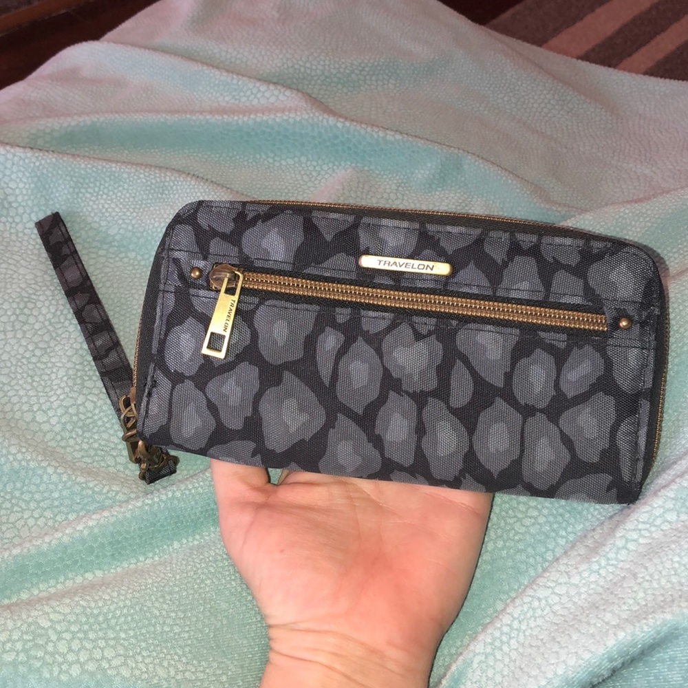 Travelon Wallet Wristlet